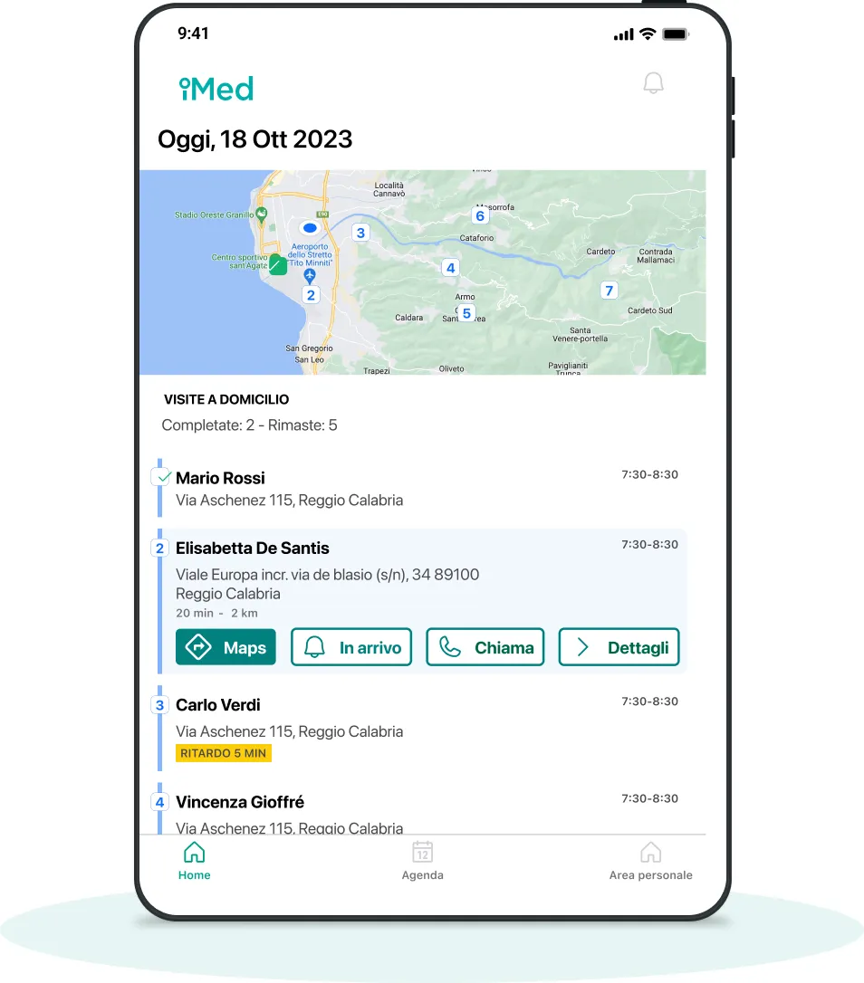 Tablet mostra una schermata di gestione dei servizi sanitari con mappa e agenda dei pazienti.